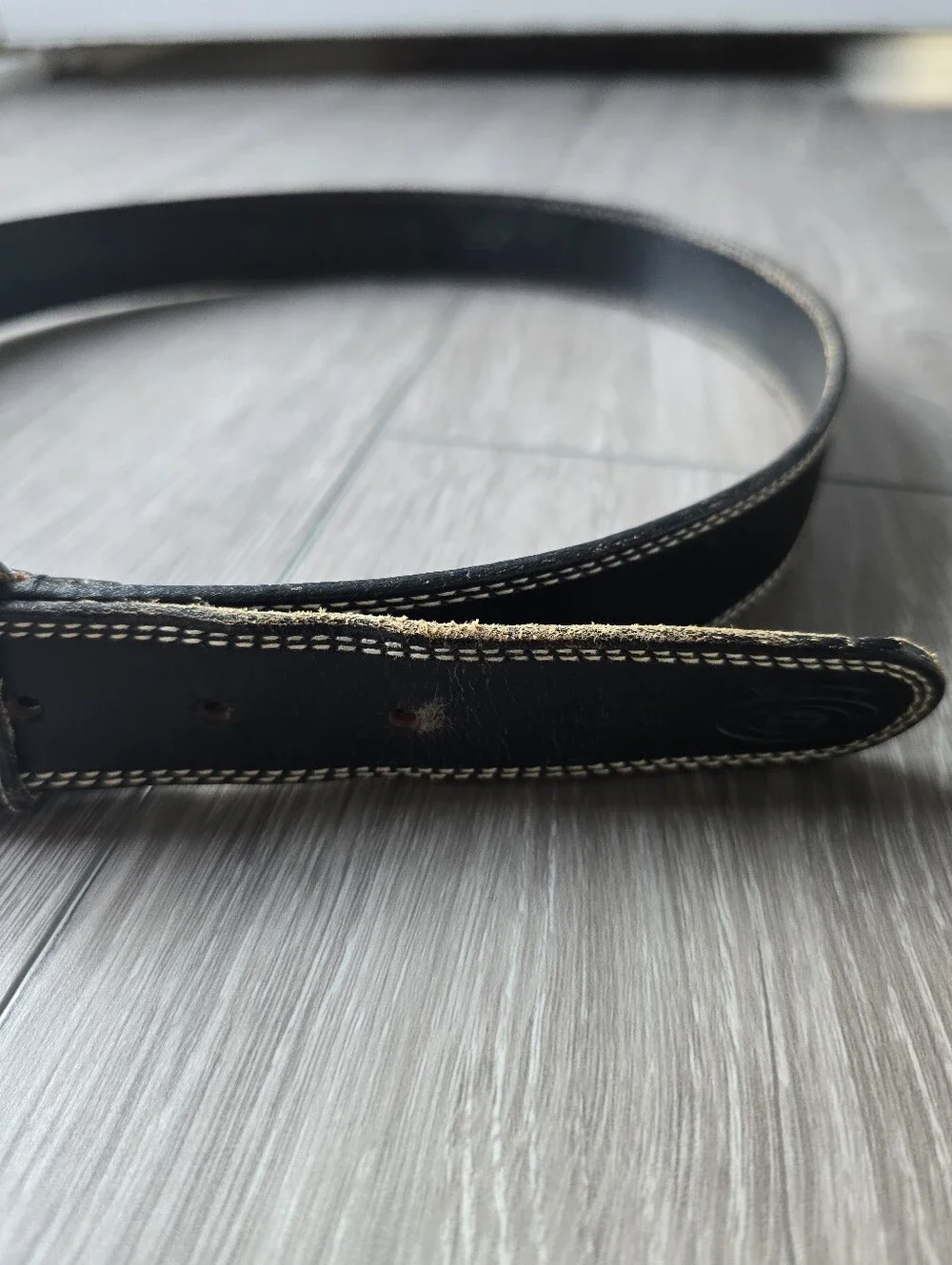 Etienne Aigner Black Leather Belt Cream Contrast Stitch Horseshoe Buckle Sz 32